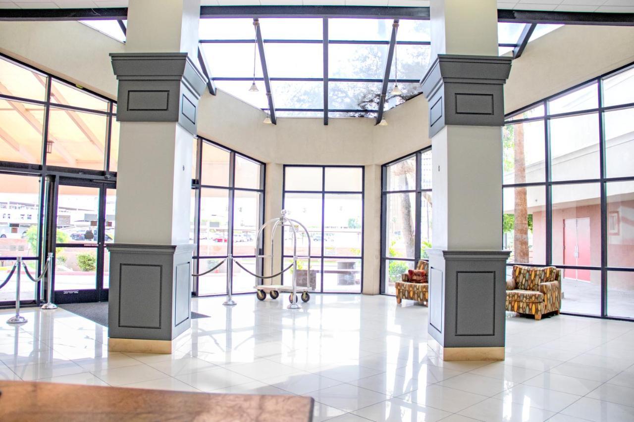 Midtown Garden Inn Феникс Экстерьер фото