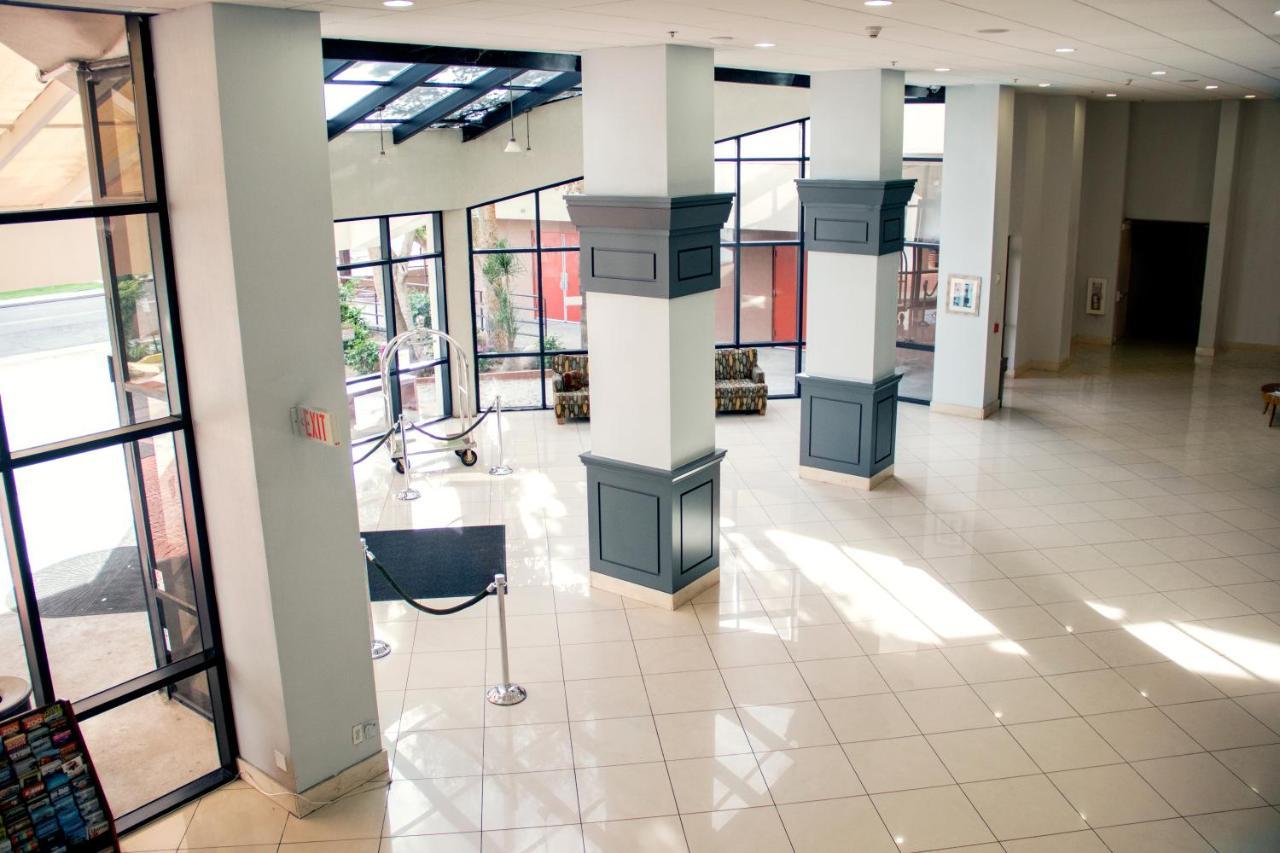 Midtown Garden Inn Феникс Экстерьер фото
