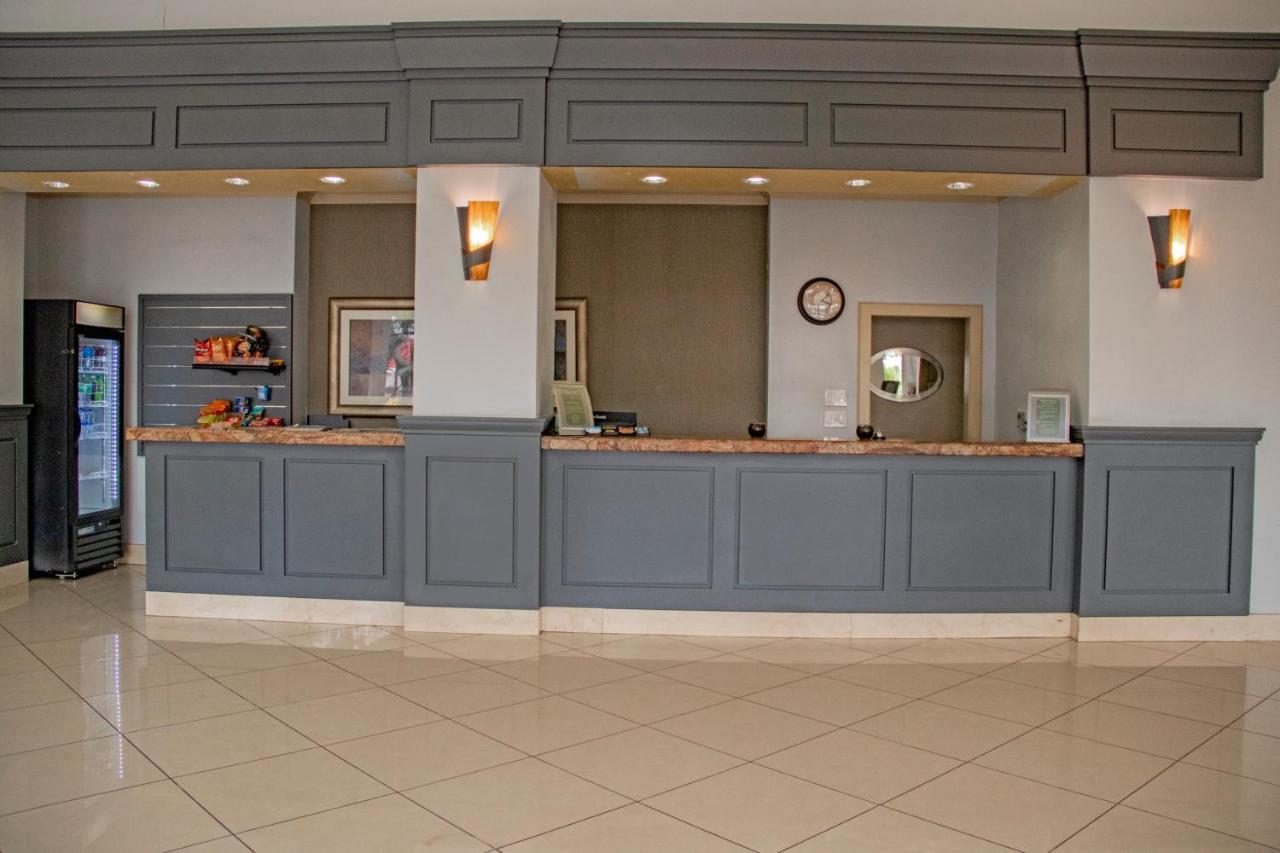 Midtown Garden Inn Феникс Экстерьер фото