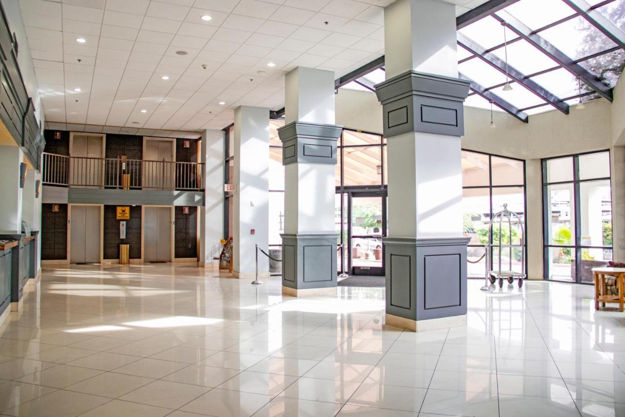 Midtown Garden Inn Феникс Экстерьер фото