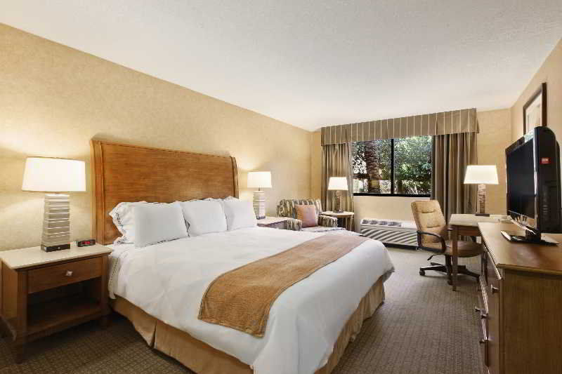 Midtown Garden Inn Феникс Экстерьер фото