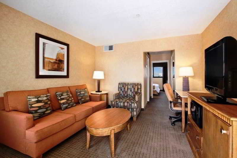 Midtown Garden Inn Феникс Экстерьер фото