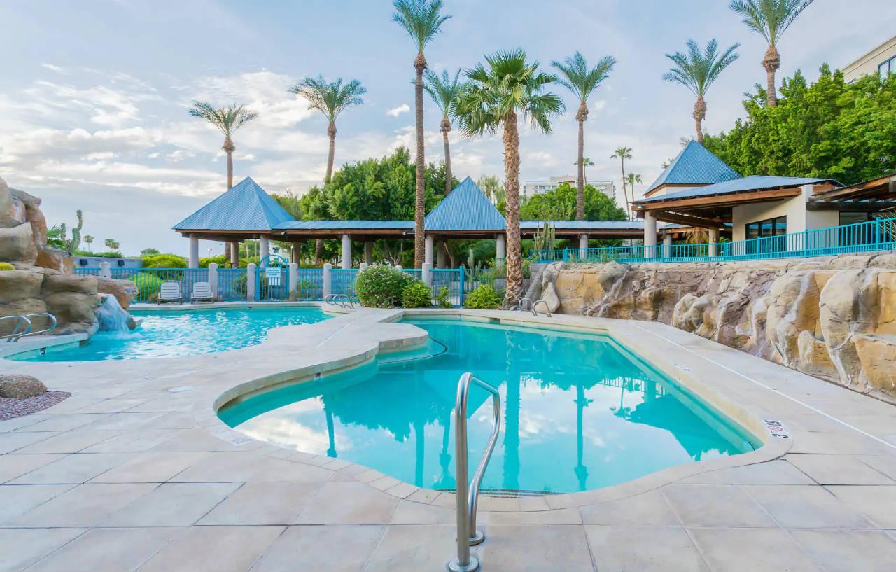 Midtown Garden Inn Феникс Экстерьер фото